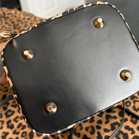 Dior GWP Leopard Bucket Bag - Picture 5 of 5
